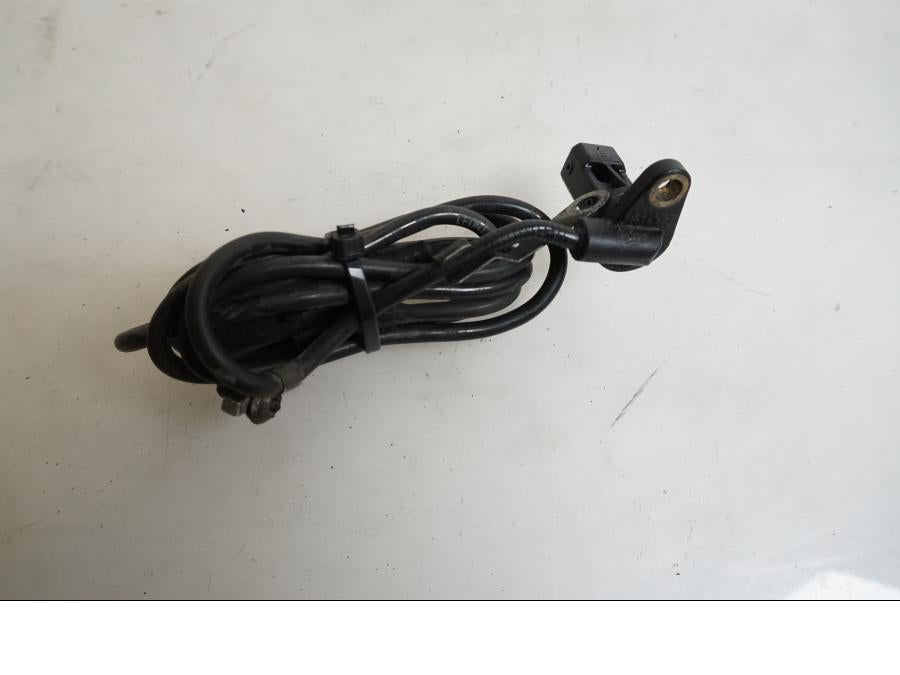 Framsidan på ABS givare från en BMW K 1200 S -2007 motorcykel.