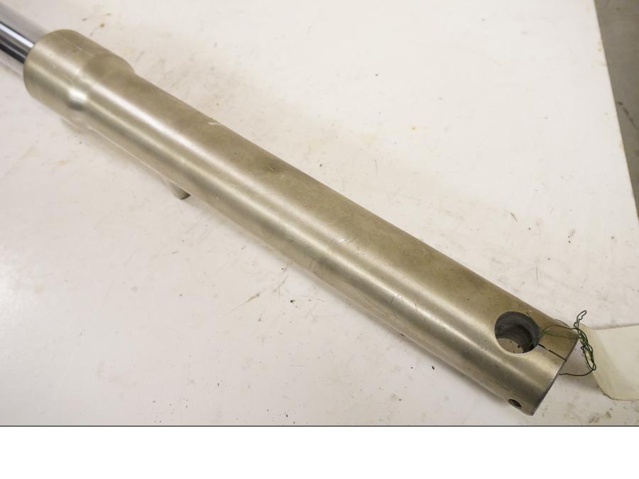 Baksidan på Gaffelben från en Suzuki LS 650 -1993 motorcykel.