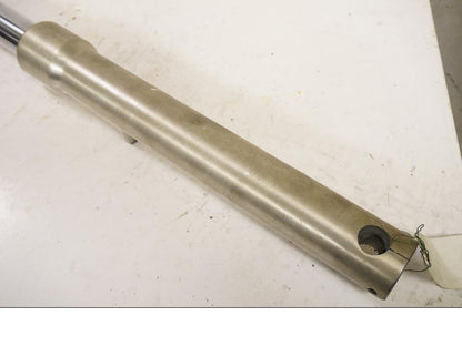 Baksidan på Gaffelben från en Suzuki LS 650 -1993 motorcykel.