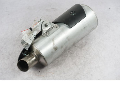 Höger sida på Ljuddämpare från en Ducati Monster 696 -2013 motorcykel.