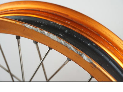 Vänster sida på Fälg från en KTM 690 SMCR -2015 motorcykel.