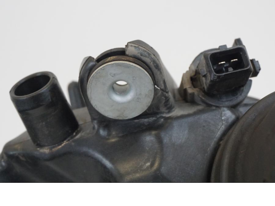 Höger sida på Luftburk från en BMW R 1250 GS -2019 motorcykel.