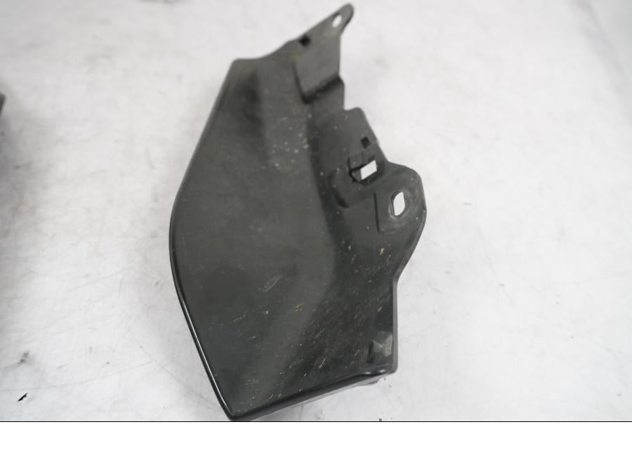 Vänster sida på Vindavvisare från en H-D Touring Street Glide FLHX -2009 motorcykel.