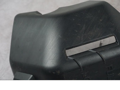 Baksidan på Vattenexpansionskärl från en Yamaha MT-09 -2024 motorcykel.