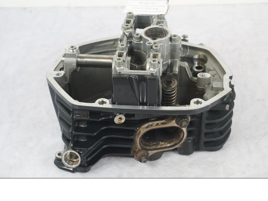 Framsidan på Topplock från en BMW R 1200 GSA -2014 motorcykel.