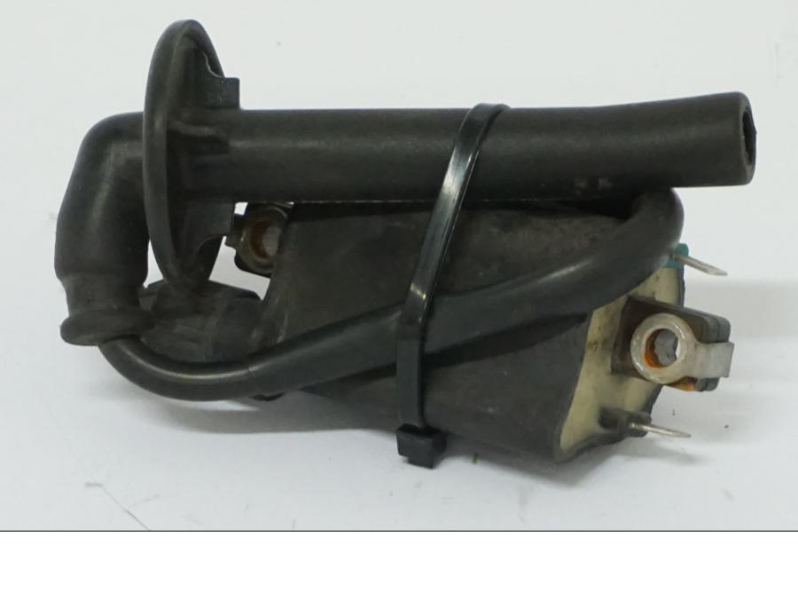 Baksidan på Tändspole från en Honda VFR 750 -1990 motorcykel.