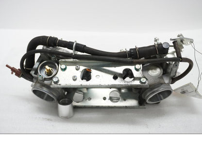 Baksidan på Spjällhus från en Honda XL 1000 V -2008 motorcykel.