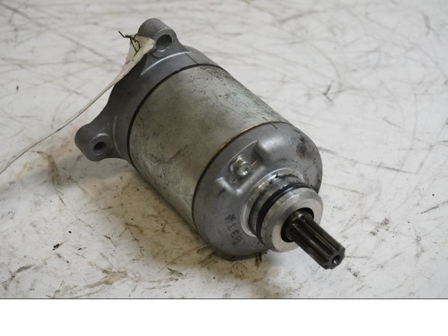 Framsidan på Startmotor från en Kawasaki ZZ-R 1400 -2010 motorcykel.