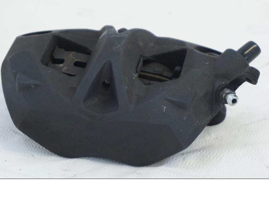 Baksidan på Bromsok från en Triumph Daytona 675 -2010 motorcykel.