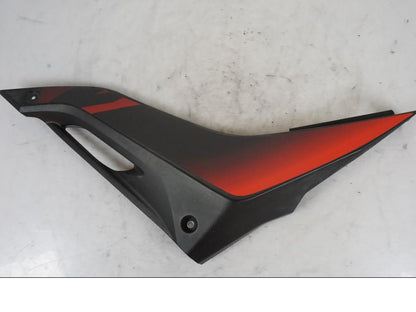 Framsidan på Sidopanel från en Yamaha YZF-R 125 -2008 motorcykel.