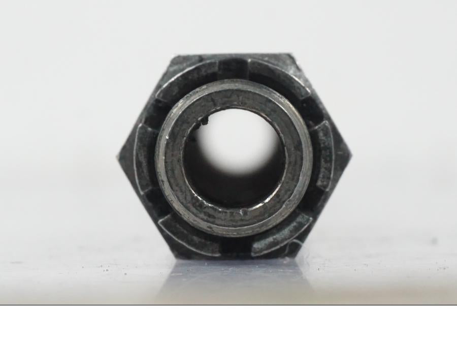 Höger sida på Axel från en Kawasaki ZX-6R -2005 motorcykel.