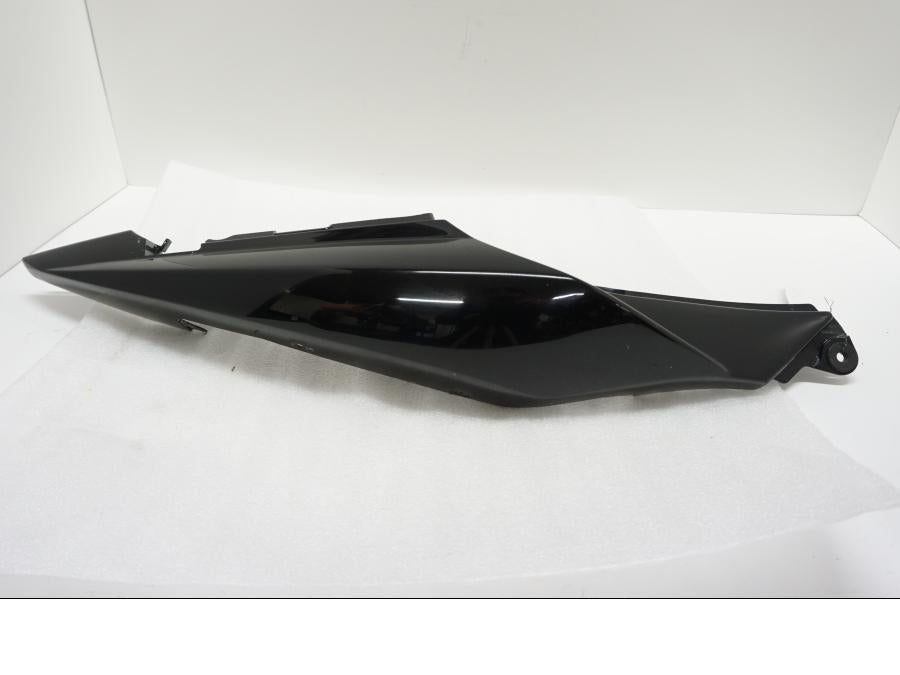 Framsidan på Bakvinge från en Suzuki SV 1000 -2007 motorcykel.