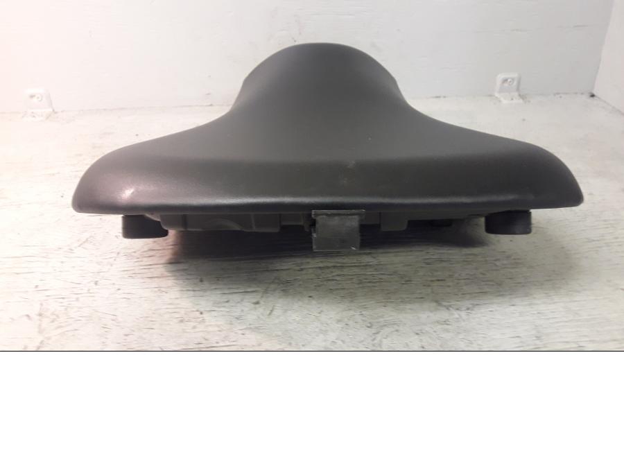 Höger sida på Sadel från en Kawasaki Ninja 650 -2017 motorcykel.