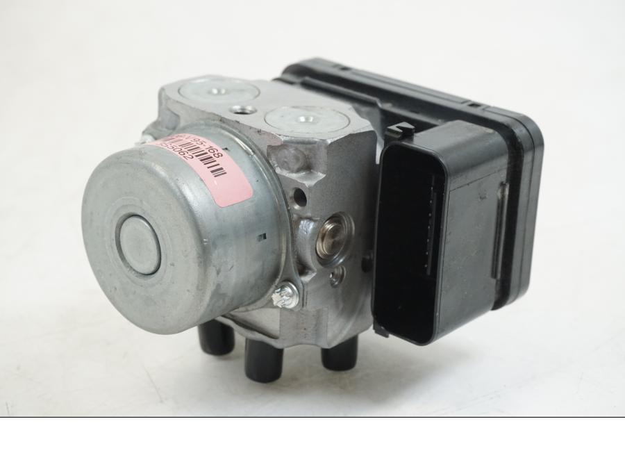 Framsidan på ABS Modulator från en Honda CB 650 F Hornet -2017 motorcykel.