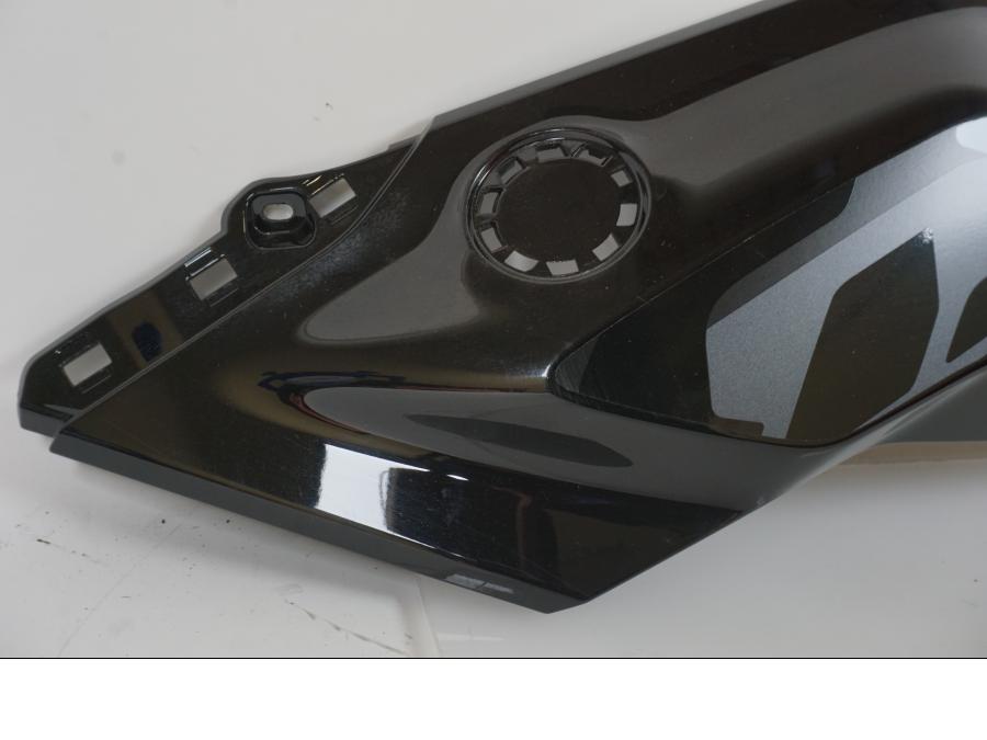 Vänster sida på Bensintankskåpa från en BMW R 1300 GS -2024 motorcykel.