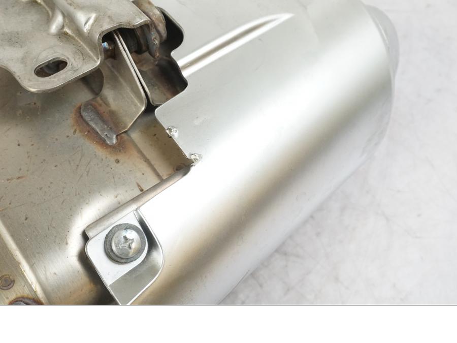 Vänster sida på Ljuddämpare från en Yamaha FZ-6 -2008 motorcykel.