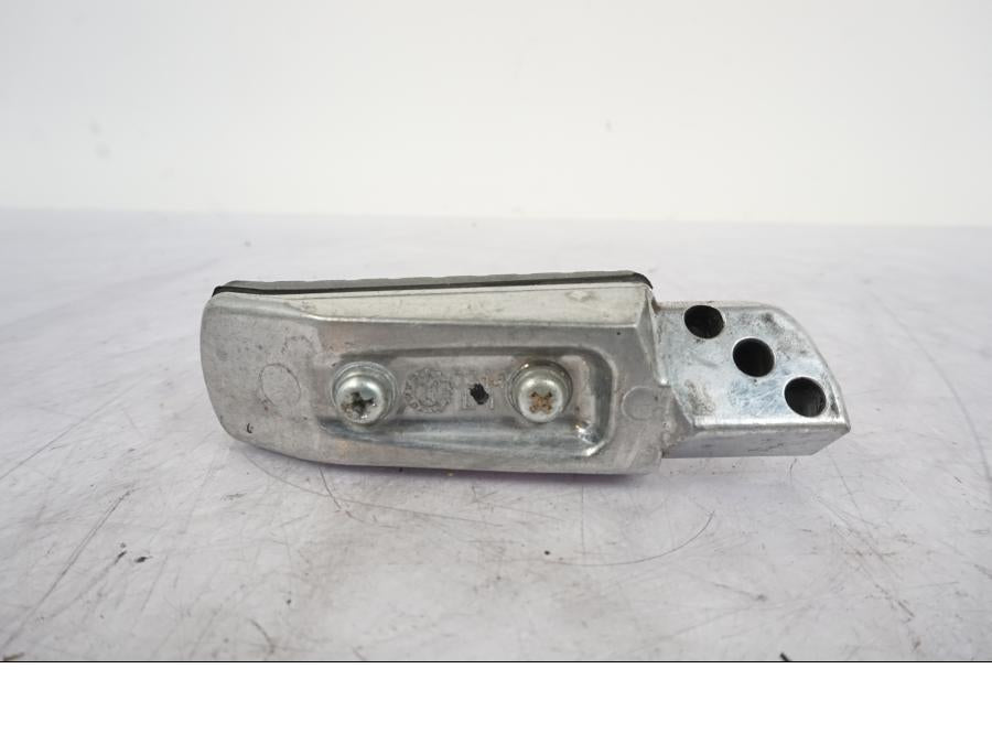 Höger sida på Fotpinne från en Kawasaki ER-6N -2012 motorcykel.