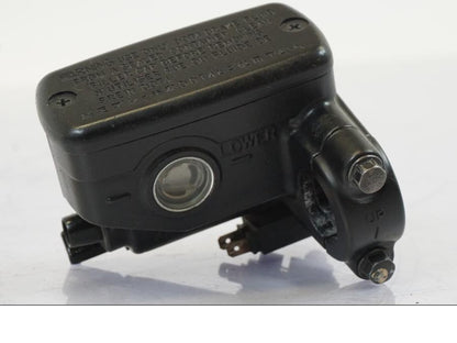 Framsidan på Bromshuvudcylinder från en Honda NT 700 -2008 motorcykel.