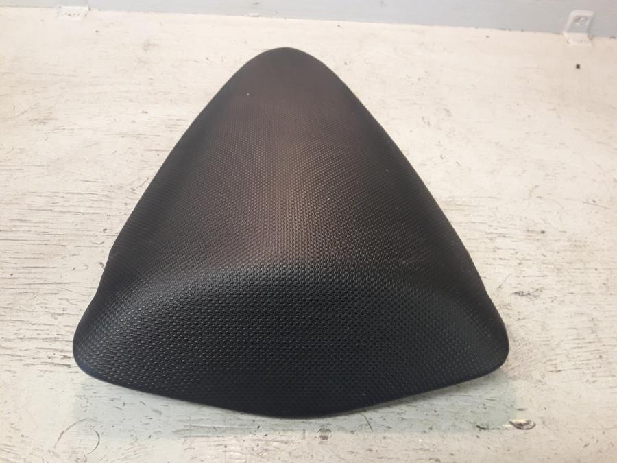 Framsidan på Sadel från en Kawasaki ZX-6R -2008 motorcykel.