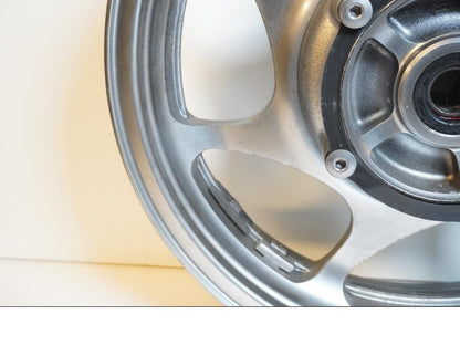 Extrabild5 på Fälg från en Kawasaki VN 2000 -2006 motorcykel.