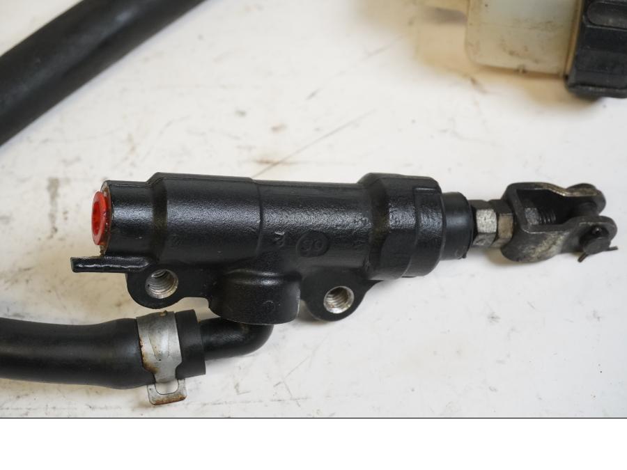 Baksidan på Bromshuvudcylinder från en Yamaha XTZ 750 -1991 motorcykel.