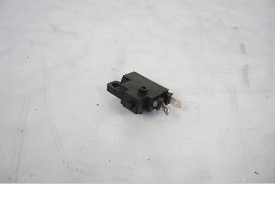 Framsidan på Bromsljuskontakt från en Honda CBR 125 R -2006 motorcykel.