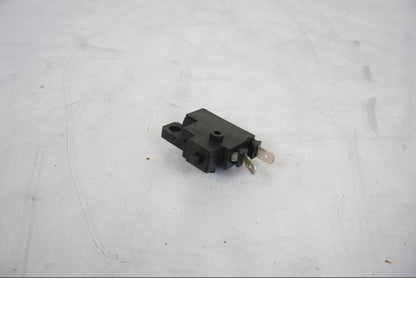 Framsidan på Bromsljuskontakt från en Honda CBR 125 R -2006 motorcykel.