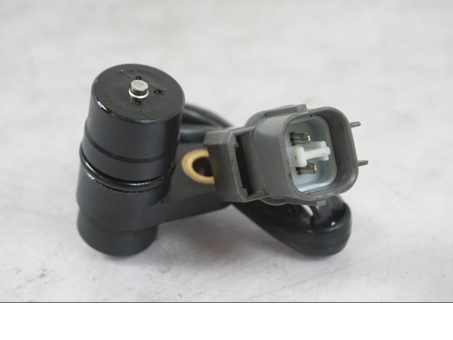 Vänster sida på Kamaxelgivare från en Kawasaki ZZ-R 1400 -2009 motorcykel.