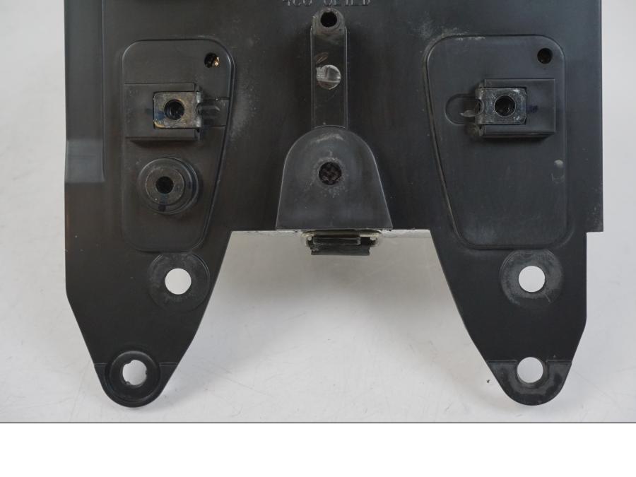 Extrabild2 på Batterihållare från en Yamaha YZF 1000 R1 -2007 motorcykel.