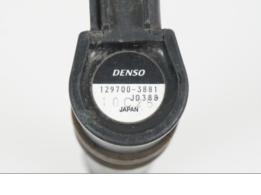 Baksidan på Tändspole från en Honda CBR 900 RR -2002 motorcykel.