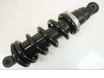 Snett uppifrån på Stötdämpare från en Kawasaki ER-6N -2015 motorcykel.