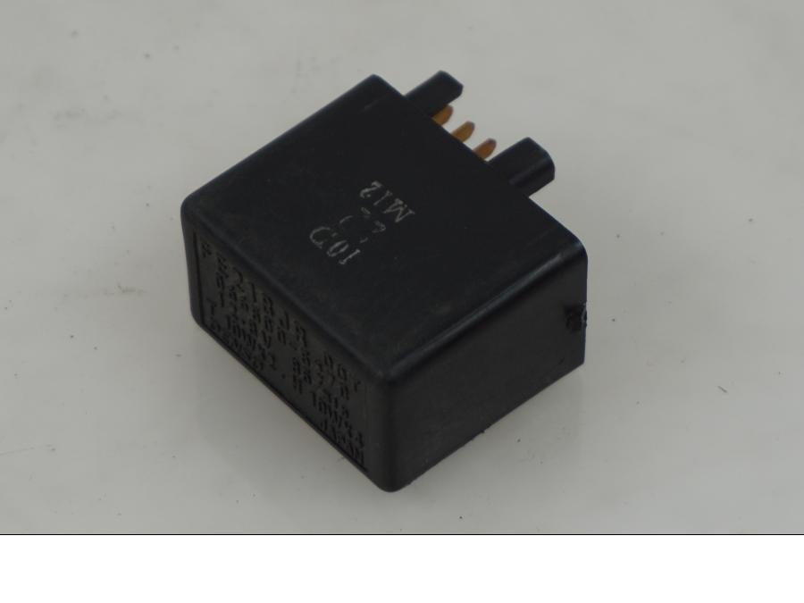 Baksidan på Blinkersrelä från en Suzuki DL 1000 -2003 motorcykel.