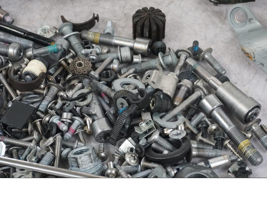 Höger sida på Skruv / Mutter etc från en BMW K 1600 GTL -2015 motorcykel.