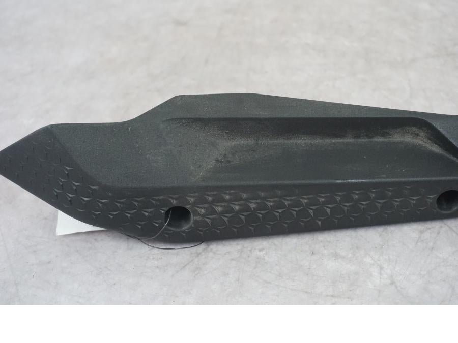 Höger sida på Bakvinge från en KTM 1290 Super Adventure S -2022 motorcykel.