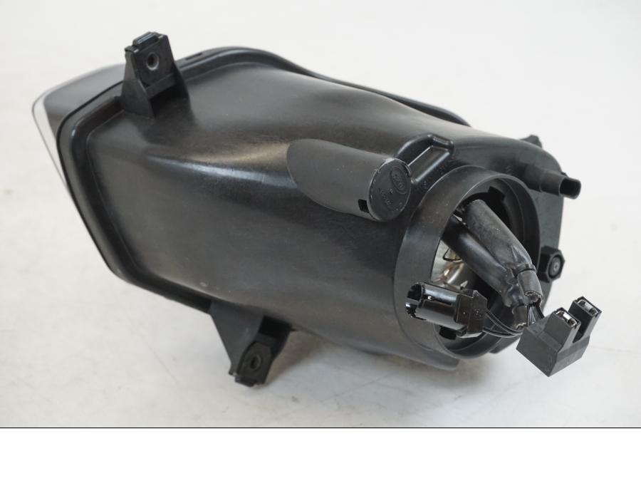 Snett uppifrån på Strålkastare från en BMW S 1000 R -2013 motorcykel.