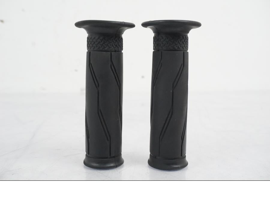 Framsidan på Gummihandtag från en Yamaha YZF 1000 R1 -2007 motorcykel.