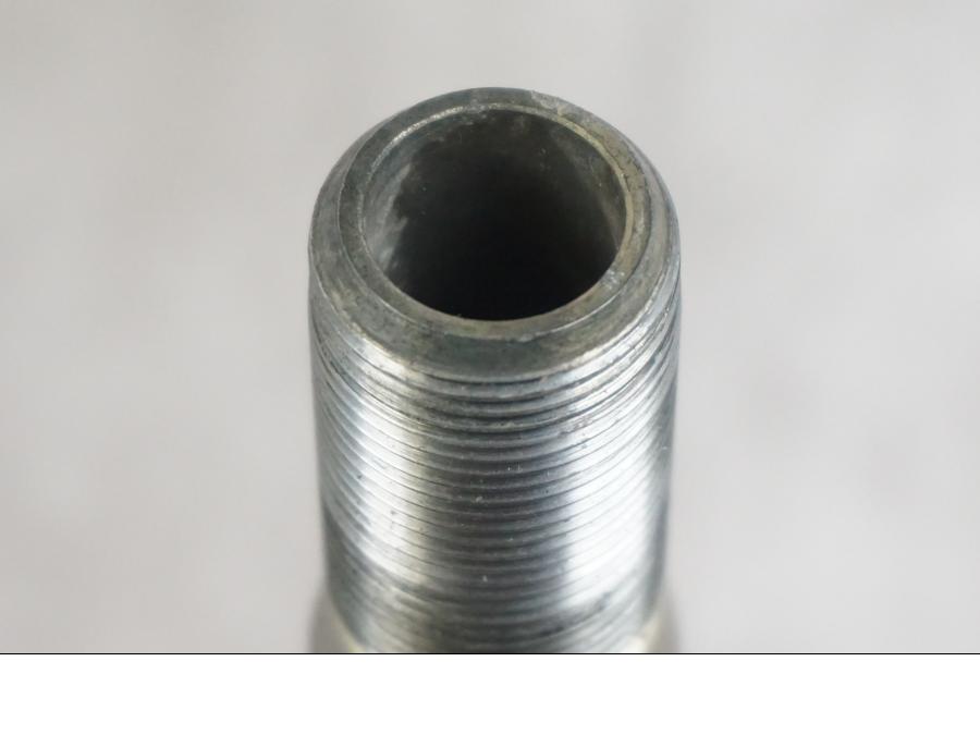 Snett uppifrån på Axel från en Triumph Tiger -2009 motorcykel.