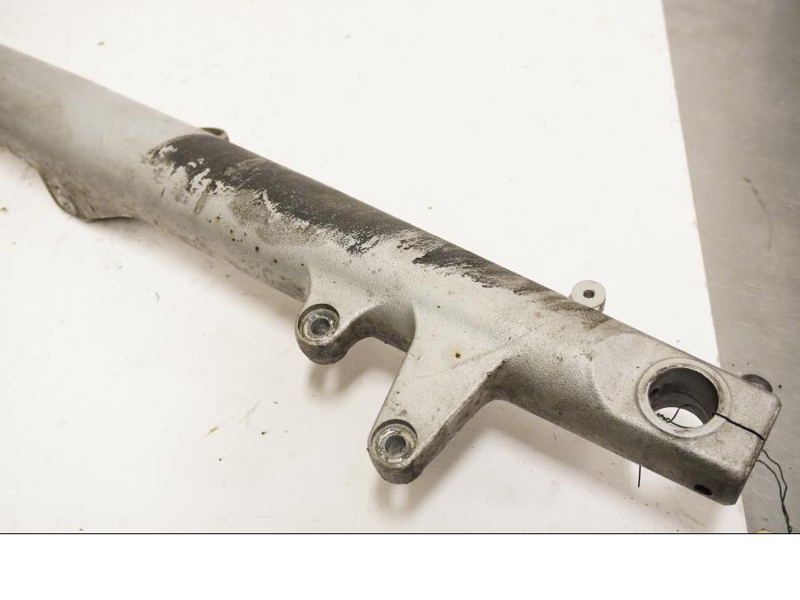 Baksidan på Gaffelben från en BMW R 1150 RT -2002 motorcykel.