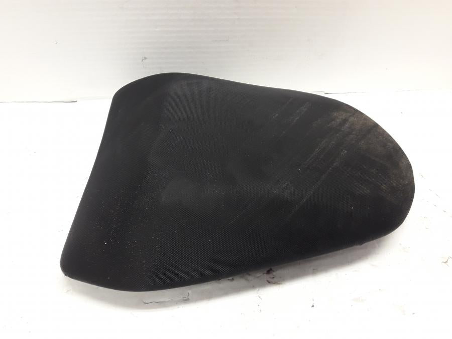 Framsidan på Sadel från en Kawasaki ER-6N -2015 motorcykel.