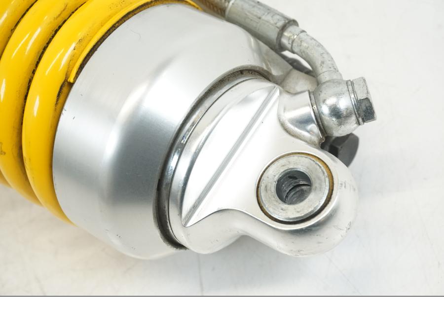 Snett uppifrån på Stötdämpare från en Ducati Hyperstrada -2013 motorcykel.