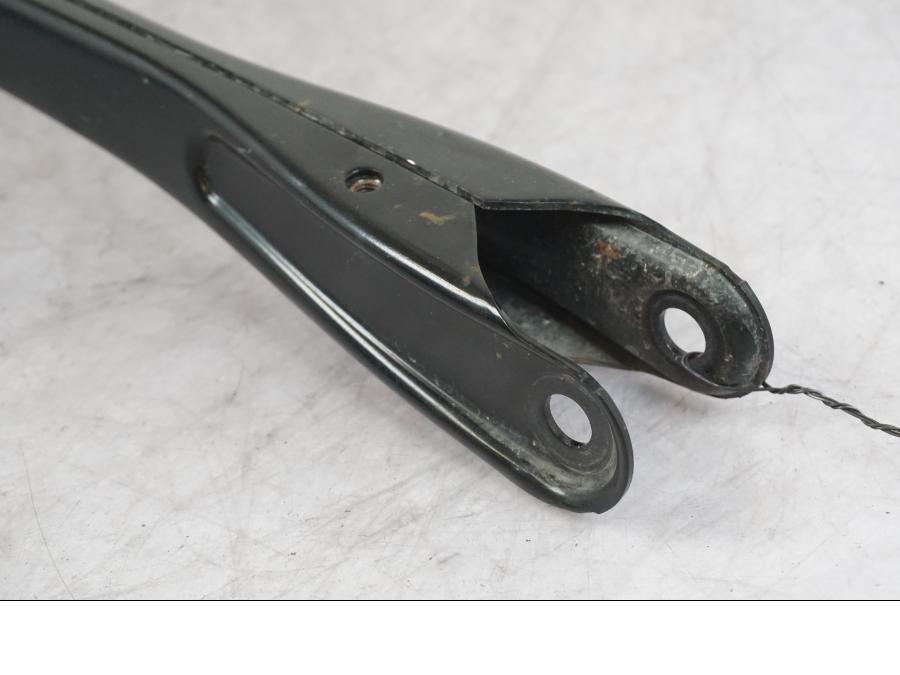 Baksidan på Parallellstag från en BMW K 1600 GTL -2015 motorcykel.