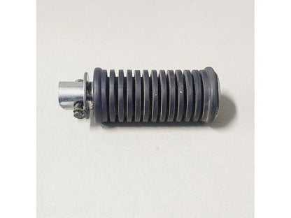 Framsidan på Fotpinne från en Suzuki VL 800 -2001 motorcykel.