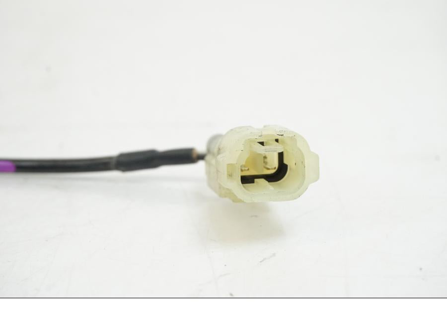 Snett nerifrån på ABS givare från en Triumph Speed Triple -2021 motorcykel.