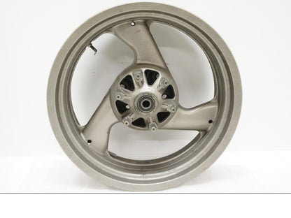 Baksidan på Fälg från en Ducati Monster 900 -1998 motorcykel.