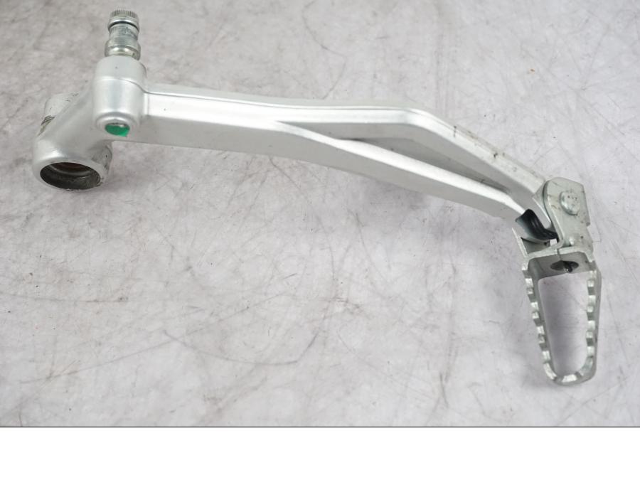 Vänster sida på Bromspedal från en Ducati Multistrada V4 -2024 motorcykel.