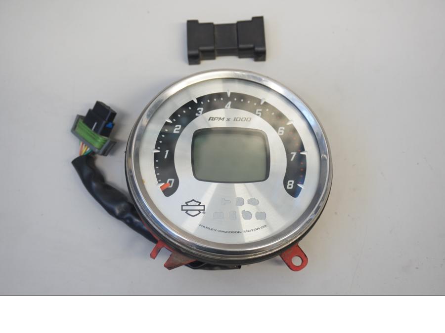 Framsidan på Varvräknare från en H-D Touring Road King Classic FLHRCI -2008 motorcykel.