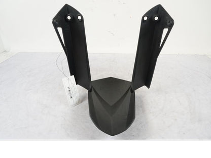 Snett nerifrån på Framskärm från en KTM 690 SM R -2009 motorcykel.