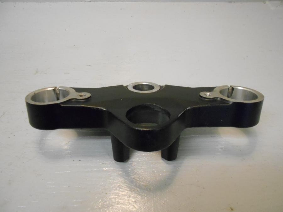 Baksidan på Gaffelkrona från en Yamaha YZF-R 125 -2012 motorcykel.