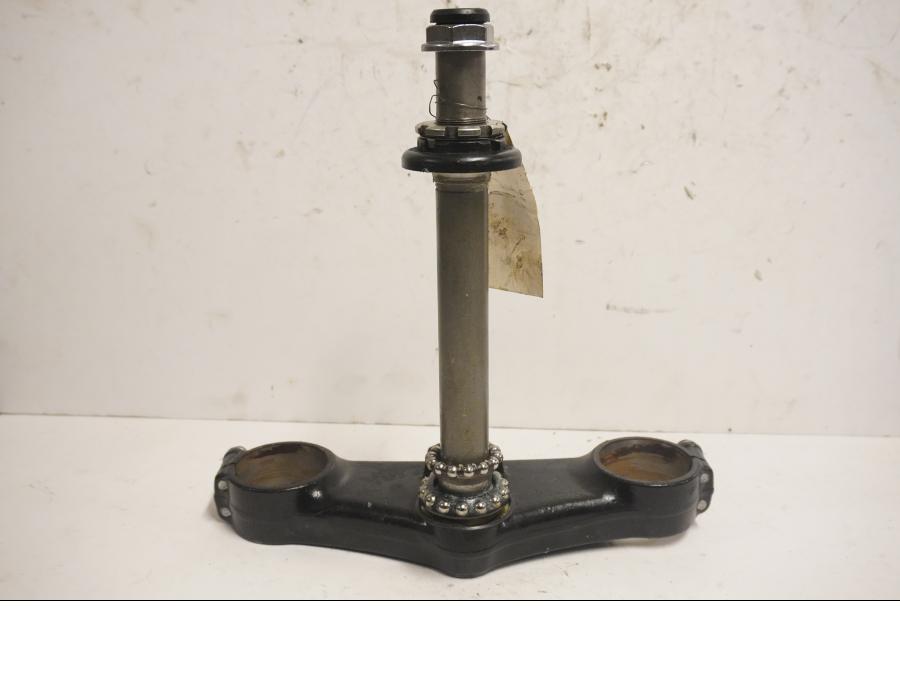 Framsidan på Gaffelkrona från en Honda CTX 1300 -2014 motorcykel.