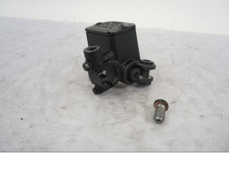 Framsidan på Bromshuvudcylinder från en KTM 690 Duke -2014 motorcykel.